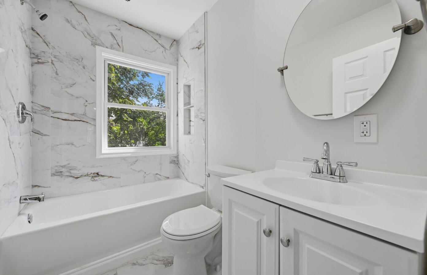 Shared Full Bathroom